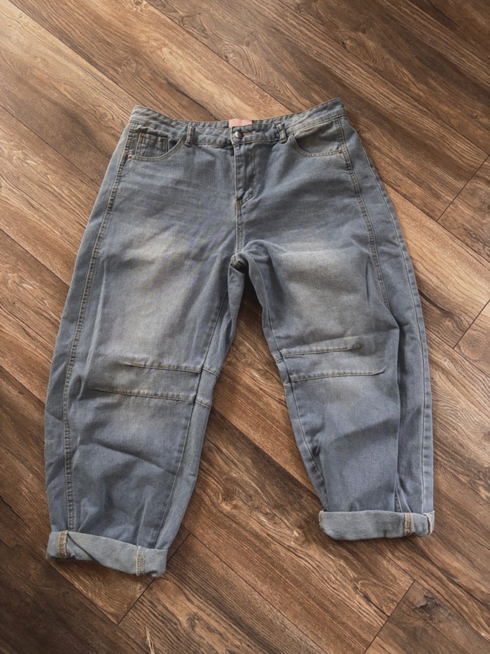 Relaxed barrel style Light Wash Denim jeans